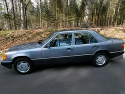 Grau Gebraucht 1990 Mercedes E230 Limousine | 5.850 €