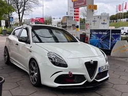 Schwarz Gebraucht 2012 Alfa Romeo Giulietta Quadrifoglio Kleinwagen | 21.000 €