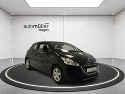 Lackierung schwarz perla nera/ Gebraucht 2014 Peugeot 208 Active Kleinwagen | 4.700 € (Fairer Preis)