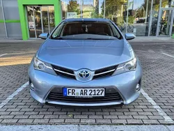 Blau Gebraucht 2014 Toyota Auris Hybrid Edition Kleinwagen | 11.900 € (Fairer Preis)
