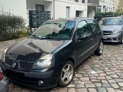 Schwarz Gebraucht 2002 Renault Clio II Kleinwagen | 870 € (Guter Preis)