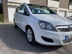 Weiß Gebraucht 2014 Opel Zafira Family Van / Kleinbus | 5.500 € (Fairer Preis)