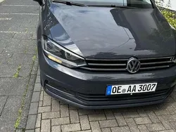 Grau Gebraucht 2017 VW Touran Sound Van / Kleinbus | 14.990 € (Fairer Preis)
