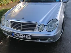 Silber Gebraucht 2002 Mercedes E220 Classic Limousine | 2.900 € (Fairer Preis)