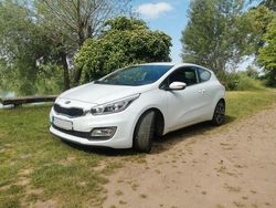 Weiß Gebraucht 2013 Kia Ceed Spirit Limousine | 14.999 € (Teuer)