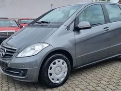 Grau Gebraucht 2011 Mercedes A180 Limousine | 1.990 € (Superpreis)