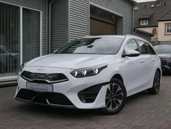 Weiß Gebraucht 2023 Kia Ceed Sportswagon Vision Kombi | 22.270 € (Guter Preis)