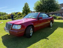 Rot Gebraucht 1994 Mercedes E200 Cabrio | 32.500 €