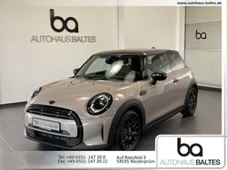Rooftop grey met. Gebraucht 2024 Mini Cooper Classic Kleinwagen | 25.850 €