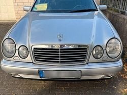 Silber Gebraucht 1997 Mercedes E230 Avantgarde Limousine | 7.999 €