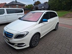 Weiß Gebraucht 2017 Mercedes B Electric Drive Van / Kleinbus | 13.999 €