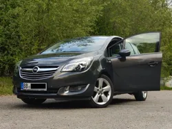 Grau Gebraucht 2015 Opel Meriva Edition Van / Kleinbus | 10.600 € (Fairer Preis)
