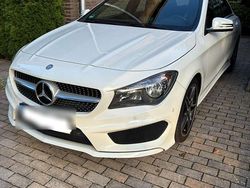 Weiß Gebraucht 2014 Mercedes 220 AMG line Coupé | 15.200 €