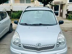 Silber Gebraucht 2006 Toyota Yaris Kombi | 2.800 €