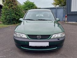 Grün Gebraucht 1996 Opel Vectra Limousine | 1.200 € (Guter Preis)