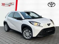 Weiß (weiß) Neu 2024 Toyota Aygo X-play Kleinwagen | 16.720 €