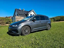 Grau Gebraucht 2019 VW Touran Highline Van / Kleinbus | 27.200 € (Fairer Preis)