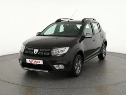 Schwarz Gebraucht 2018 Dacia Sandero Celebration Kleinwagen | 12.990 € (Teuer)