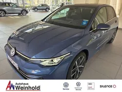 Blau Gebraucht 2025 VW Golf VIII Style Limousine | 37.900 €