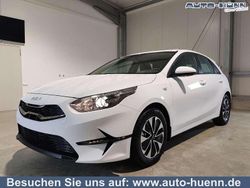 Cassaweiß Neu 2025 Kia Ceed Limousine | 18.990 € (Superpreis)