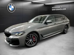 Grau Gebraucht 2024 BMW 530e Shadowline Kombi | 52.390 € (Teuer)