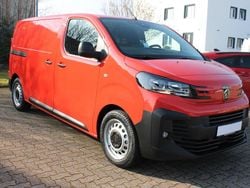 Rot Neu 2025 Peugeot e-Expert Van | 43.990 € (Teuer)
