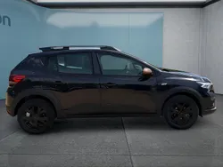 Schwarz Neu 2025 Dacia Sandero Stepway Kleinwagen | 22.749 € (Etwas zu teuer)