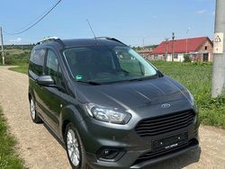Grau Gebraucht 2018 Ford Tourneo Courier Titanium Van / Kleinbus | 8.200 € (Superpreis)