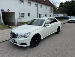 Weiß Gebraucht 2009 Mercedes E200 AMG line Limousine | 12.000 € (Teuer)