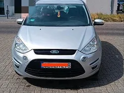 Grau Gebraucht 2011 Ford S-MAX S Van / Kleinbus | 5.100 €