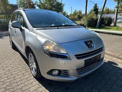 Grau Gebraucht 2013 Peugeot 5008 Allure Van / Kleinbus | 5.490 € (Etwas zu teuer)