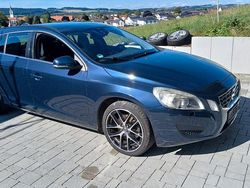 Blau Gebraucht 2013 Volvo V60 Momentum Kombi | 4.800 € (Superpreis)