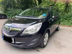 Schwarz Gebraucht 2010 Opel Meriva Edition Van / Kleinbus | 5.300 € (Fairer Preis)