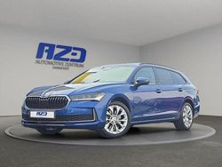 Cobalt blau metallic Gebraucht 2024 Skoda Superb Kombi | 42.688 € (Fairer Preis)