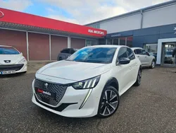 Perlmutt weiß Gebraucht 2022 Peugeot e-208 GT Kleinwagen | 20.950 € (Etwas zu teuer)