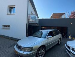 Grau Gebraucht 2001 Opel Omega Kombi | 1.500 € (Fairer Preis)