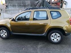 Grün Gebraucht 2015 Dacia Duster SUV | 7.350 € (Guter Preis)