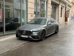 Grau Gebraucht 2021 Mercedes S63 AMG Limousine | 74.900 €