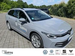 Mondsteingrau uni Gebraucht 2024 VW Golf VIII Life Kombi | 26.898 € (Etwas zu teuer)