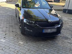 Schwarz Gebraucht 2015 Skoda Octavia Kombi | 16.499 €