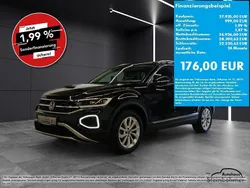 Deep black perleffekt (schwarz) Gebraucht 2024 VW T-Roc Style SUV | 27.935 € (Guter Preis)