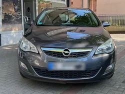Grau Gebraucht 2010 Opel Astra Kleinwagen | 5.200 €