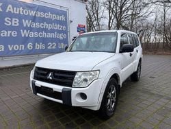 Weiß Gebraucht 2011 Mitsubishi Pajero Intense SUV | 8.999 €