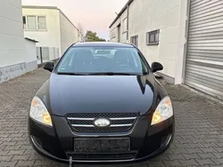 Schwarz Gebraucht 2009 Kia Ceed Attract Limousine | 2.199 €