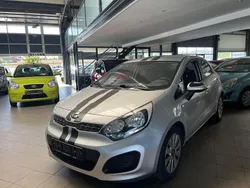 Silber Gebraucht 2012 Kia Rio 2 Limousine | 3.990 € (Fairer Preis)