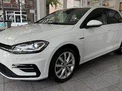 Weiß Gebraucht 2019 VW Golf VII Highline Limousine | 16.599 € (Fairer Preis)