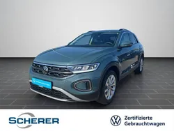 Petroleum blue metallic (metallic) Gebraucht 2024 VW T-Roc Life SUV | 26.850 € (Guter Preis)