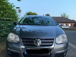 Grau Gebraucht 2007 VW Jetta Limousine | 3.300 €