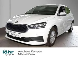 Candyweiss Gebraucht 2023 Skoda Fabia Selection Limousine | 14.750 € (Guter Preis)
