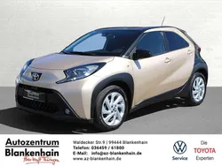 Ginger beige(4u9)/black(209) Gebraucht 2022 Toyota Aygo Kleinwagen | 15.790 € (Fairer Preis)
